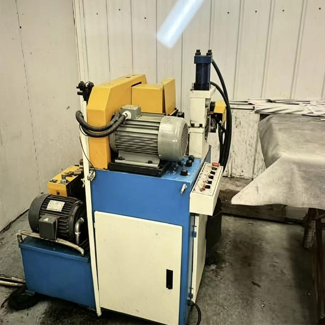 Facing Machine